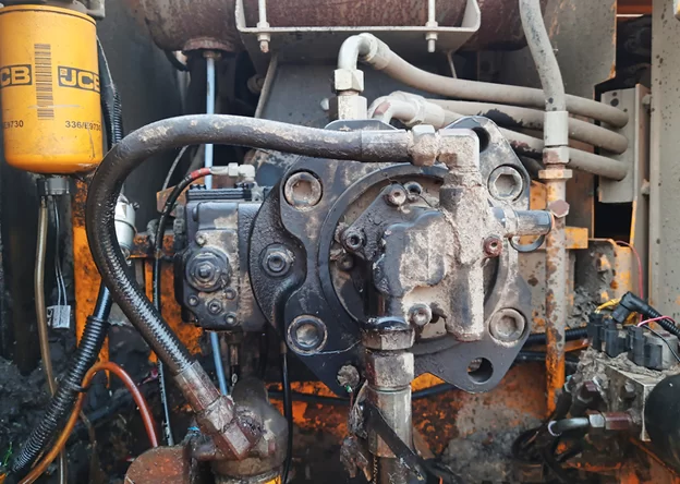 Hydraulic Hoses 101: When to Replace Them BEFORE They Break The Bank